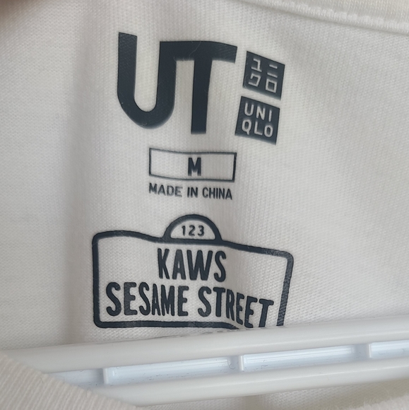 Kaws × Uniqlo × Sesame street Oscar the grouch t shirt - Picture 2 of 3